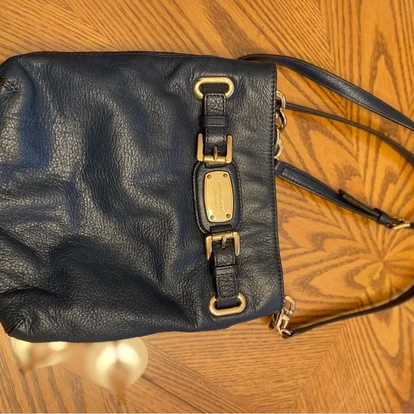 Michael Kors Navy Crossbody Bag with Gold Hardware - Picture 2 of 6